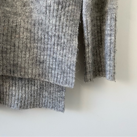 H&M sweater - Picture 2 of 6